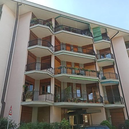 Blue Wave Apartment Arona - Lago Maggiore Bagian luar foto