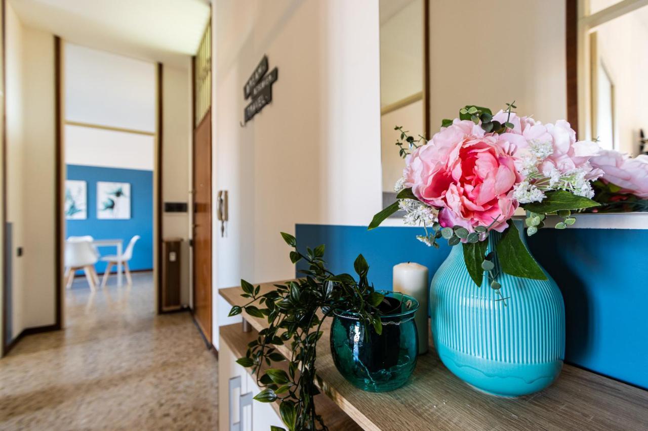 Blue Wave Apartment Arona - Lago Maggiore Bagian luar foto