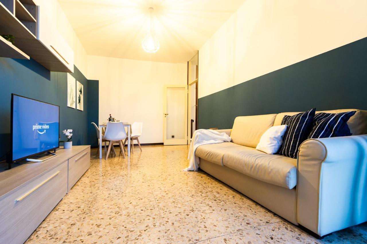 Blue Wave Apartment Arona - Lago Maggiore Bagian luar foto