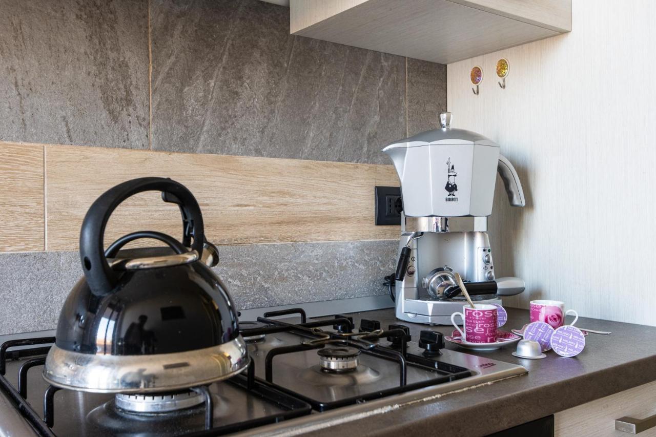 Blue Wave Apartment Arona - Lago Maggiore Bagian luar foto