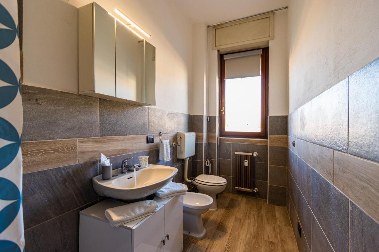 Blue Wave Apartment Arona - Lago Maggiore Bagian luar foto