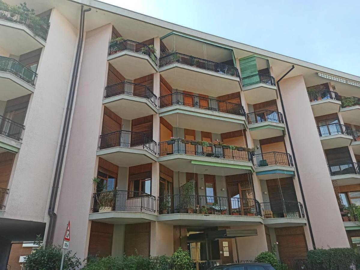 Blue Wave Apartment Arona - Lago Maggiore Bagian luar foto